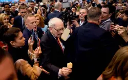 "A big mistake": Warren Buffett criticizes Trump tariffs at Berkshire meeting
